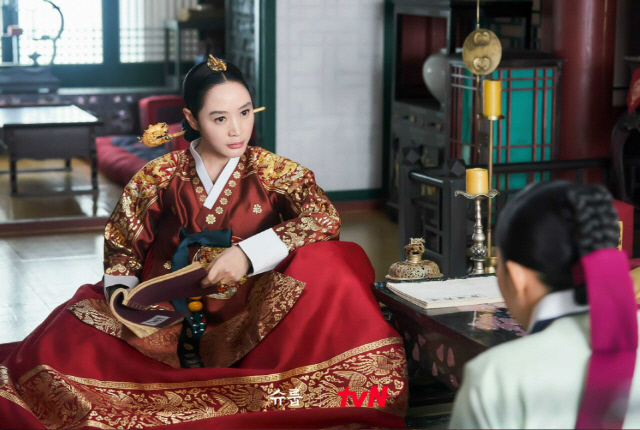 오펜 3기 출신 박바라 작가의 '슈룹' 한 장면. CJ ENM 제공